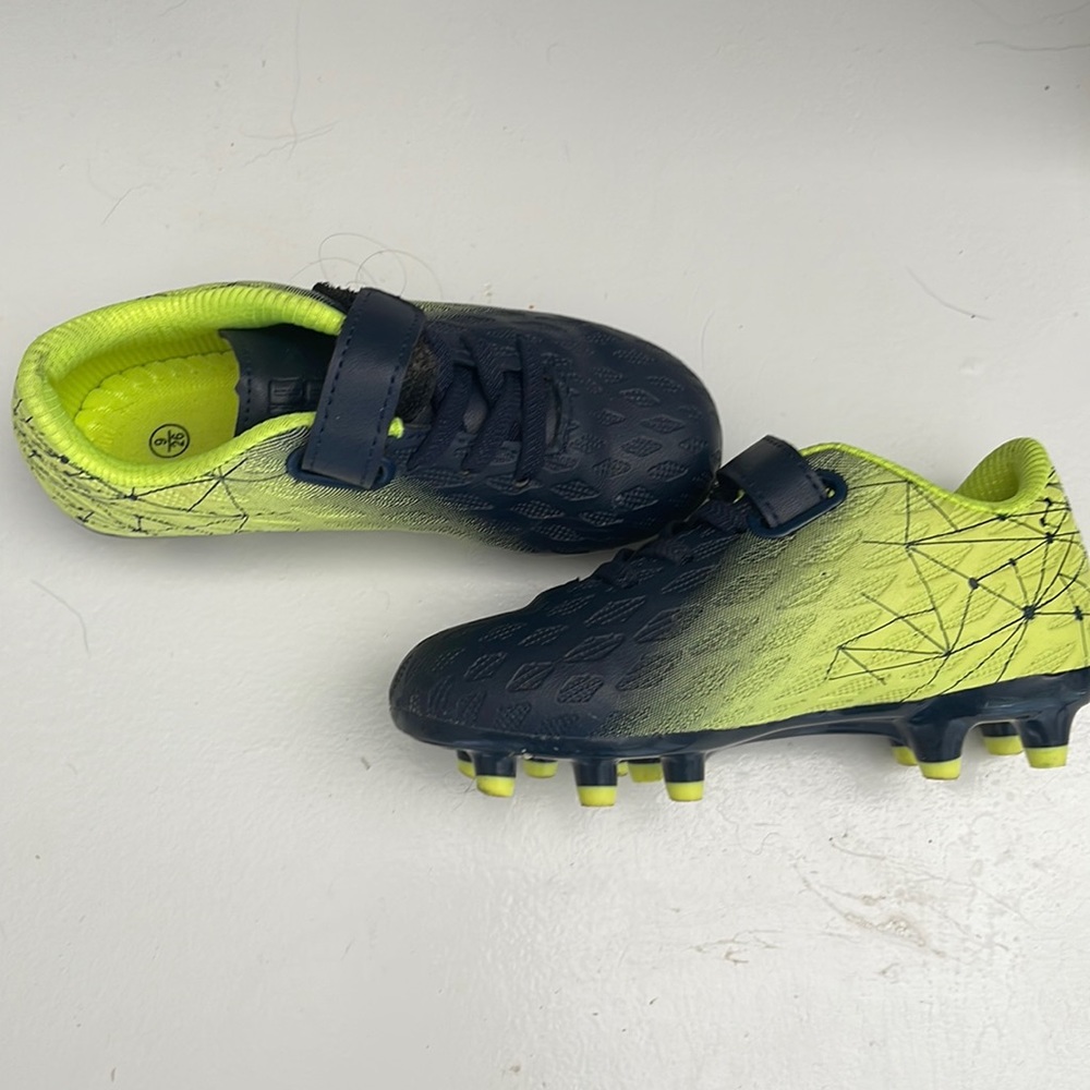 Toddler boys size 9 soccer cleats